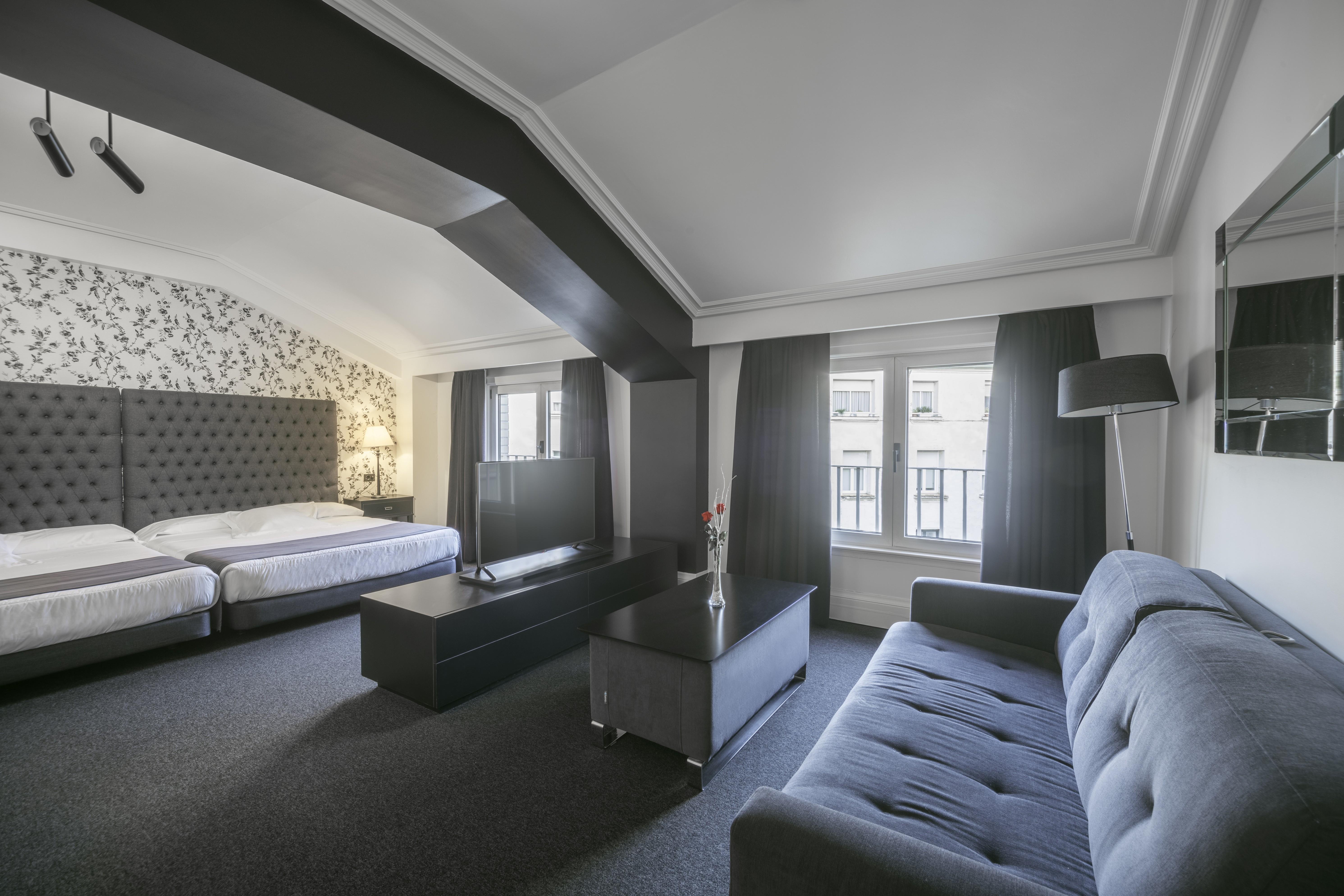 Hotel Lopez De Haro Більбао Екстер'єр фото Suite