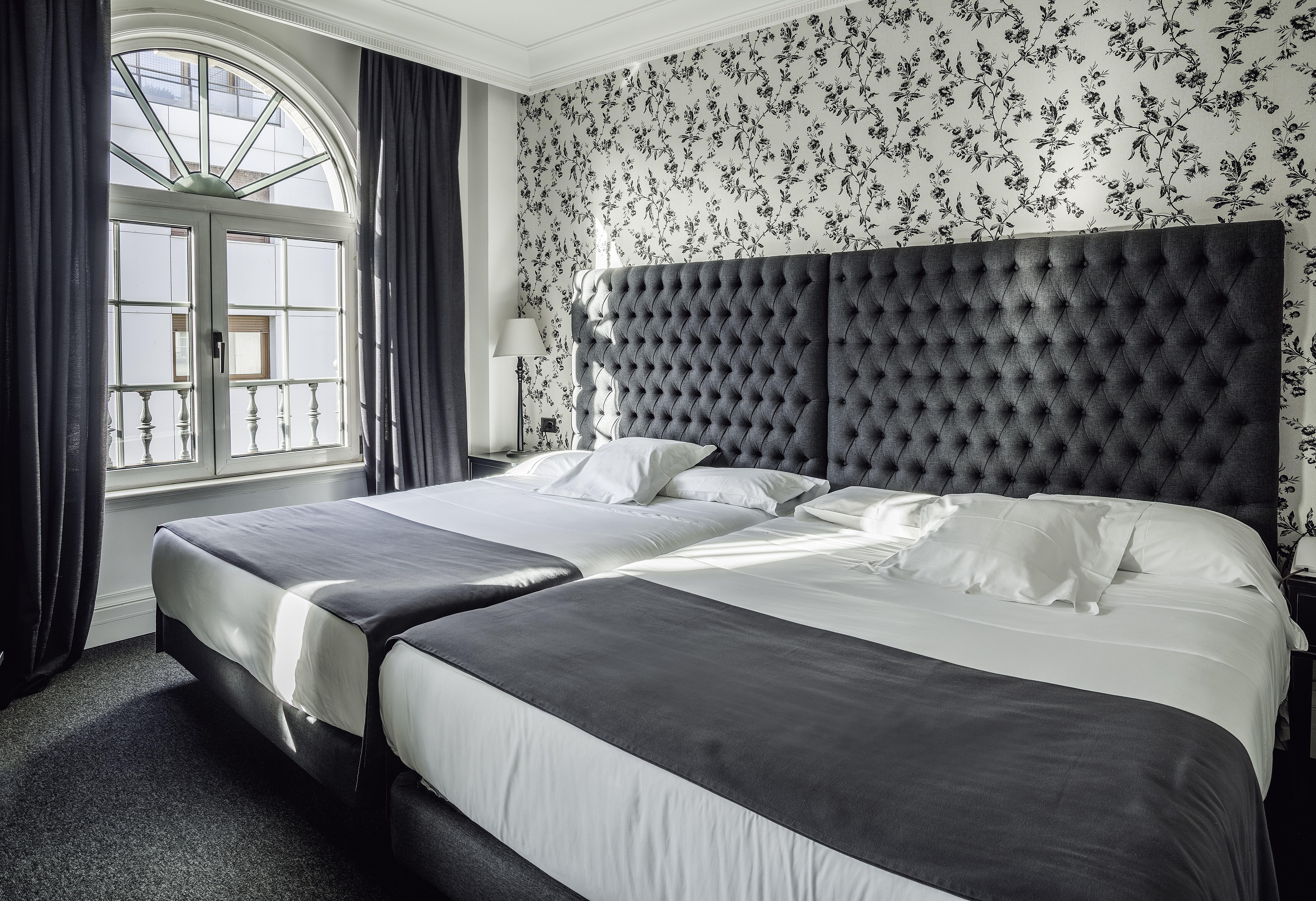 Hotel Lopez De Haro Більбао Екстер'єр фото A room at the Hotel Axelmannstein