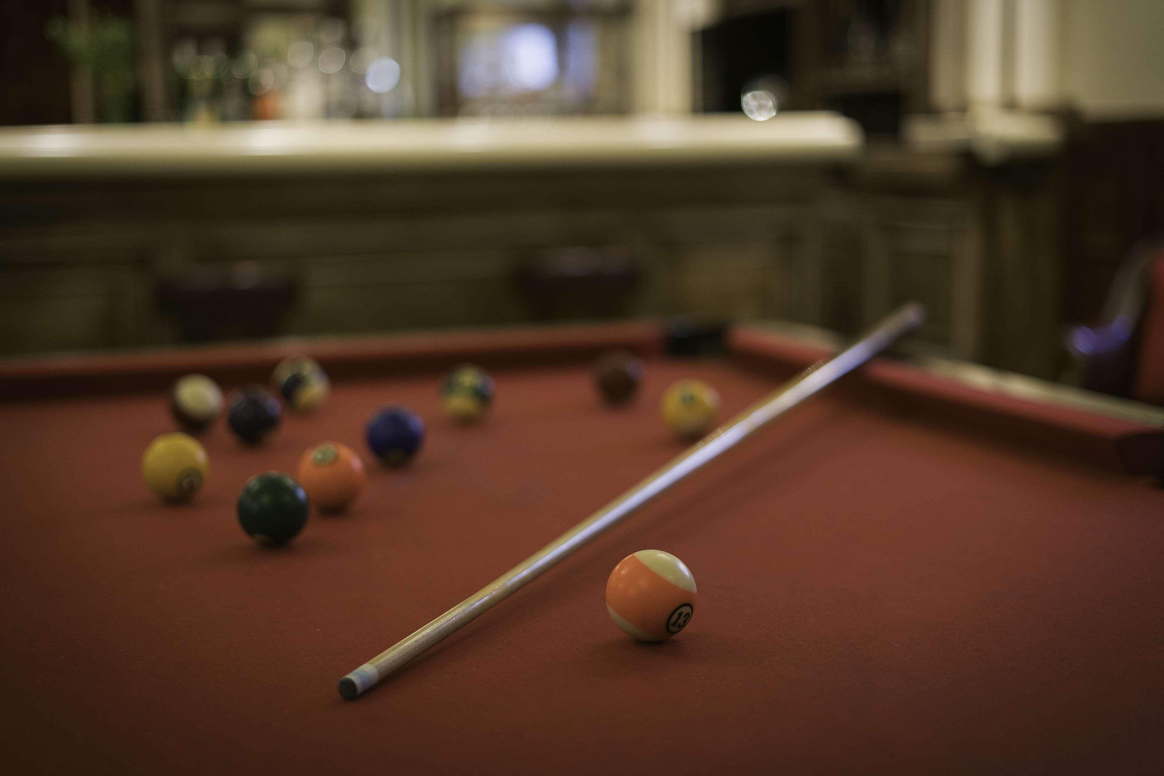 Hotel Lopez De Haro Більбао Екстер'єр фото Pool table