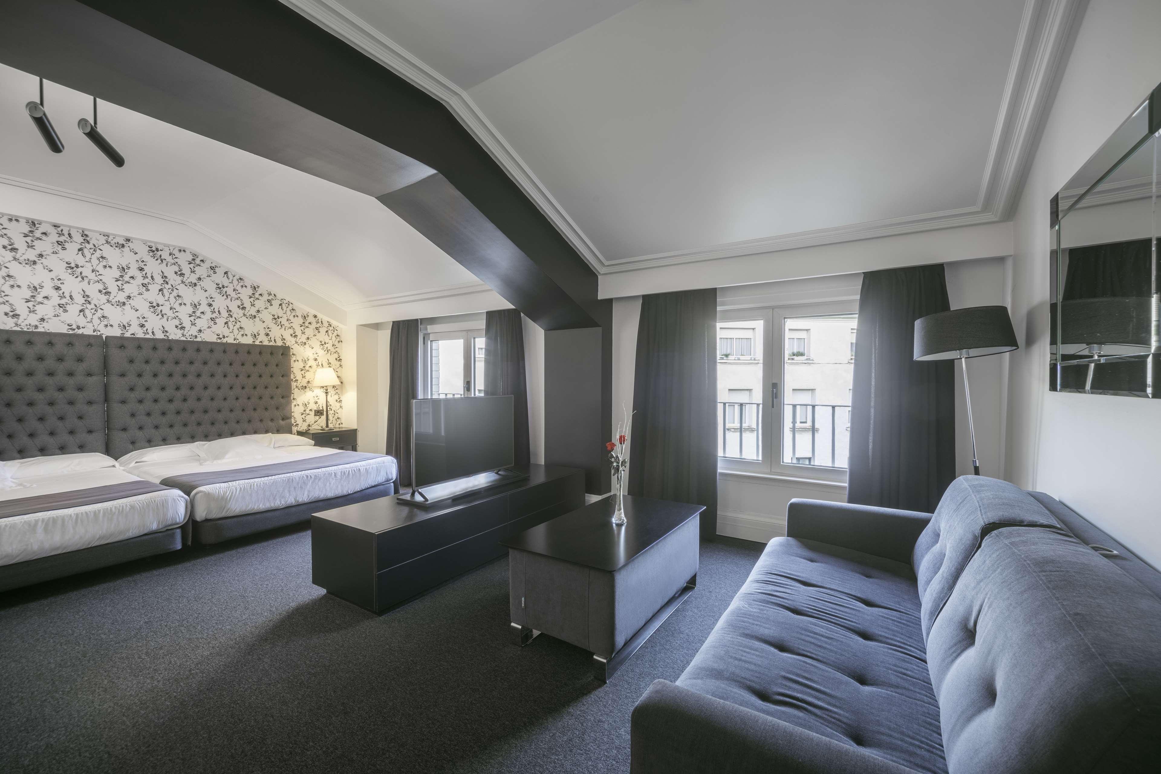 Hotel Lopez De Haro Більбао Екстер'єр фото Suite