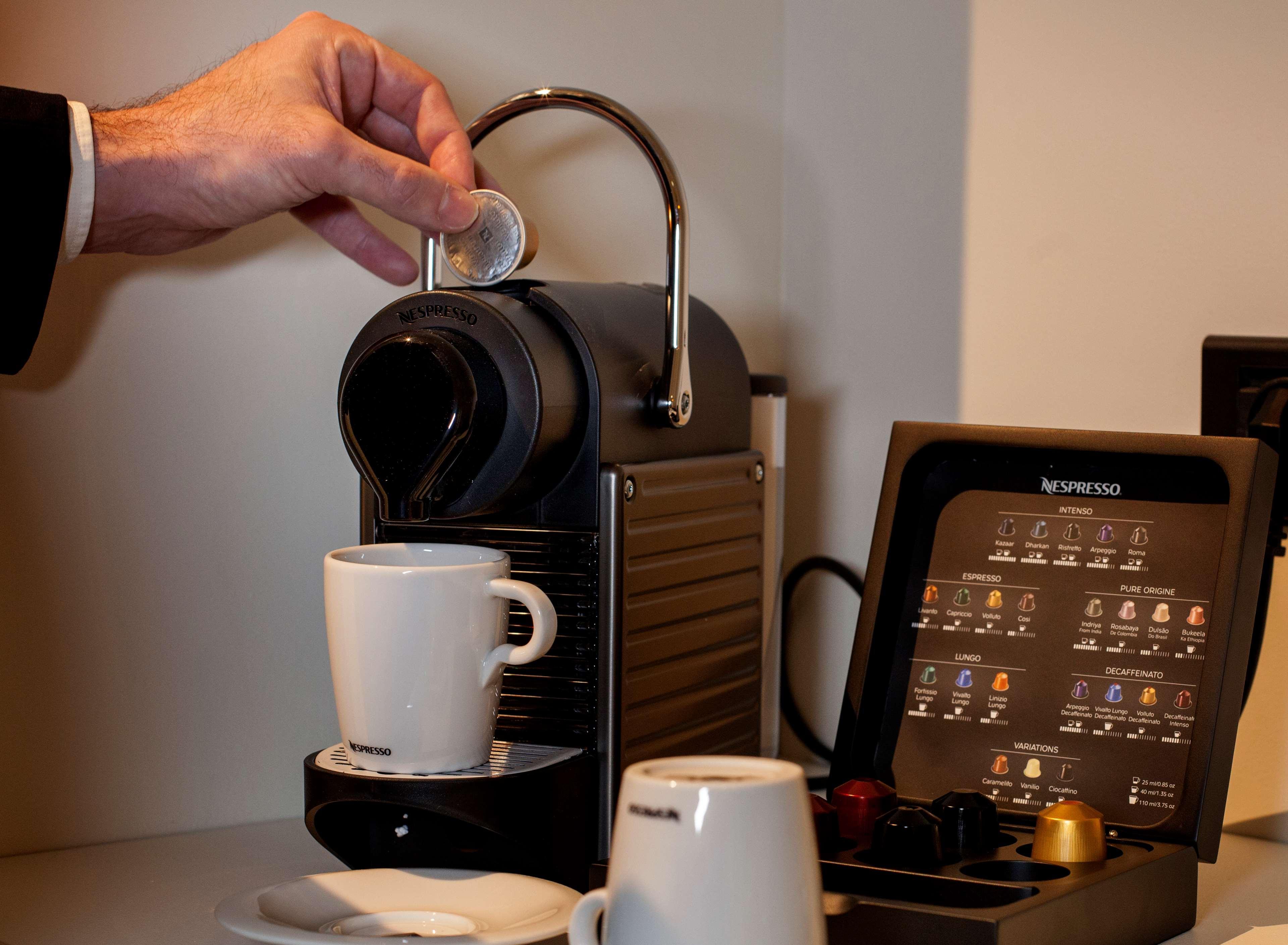 Hotel Lopez De Haro Більбао Екстер'єр фото A Nespresso machine