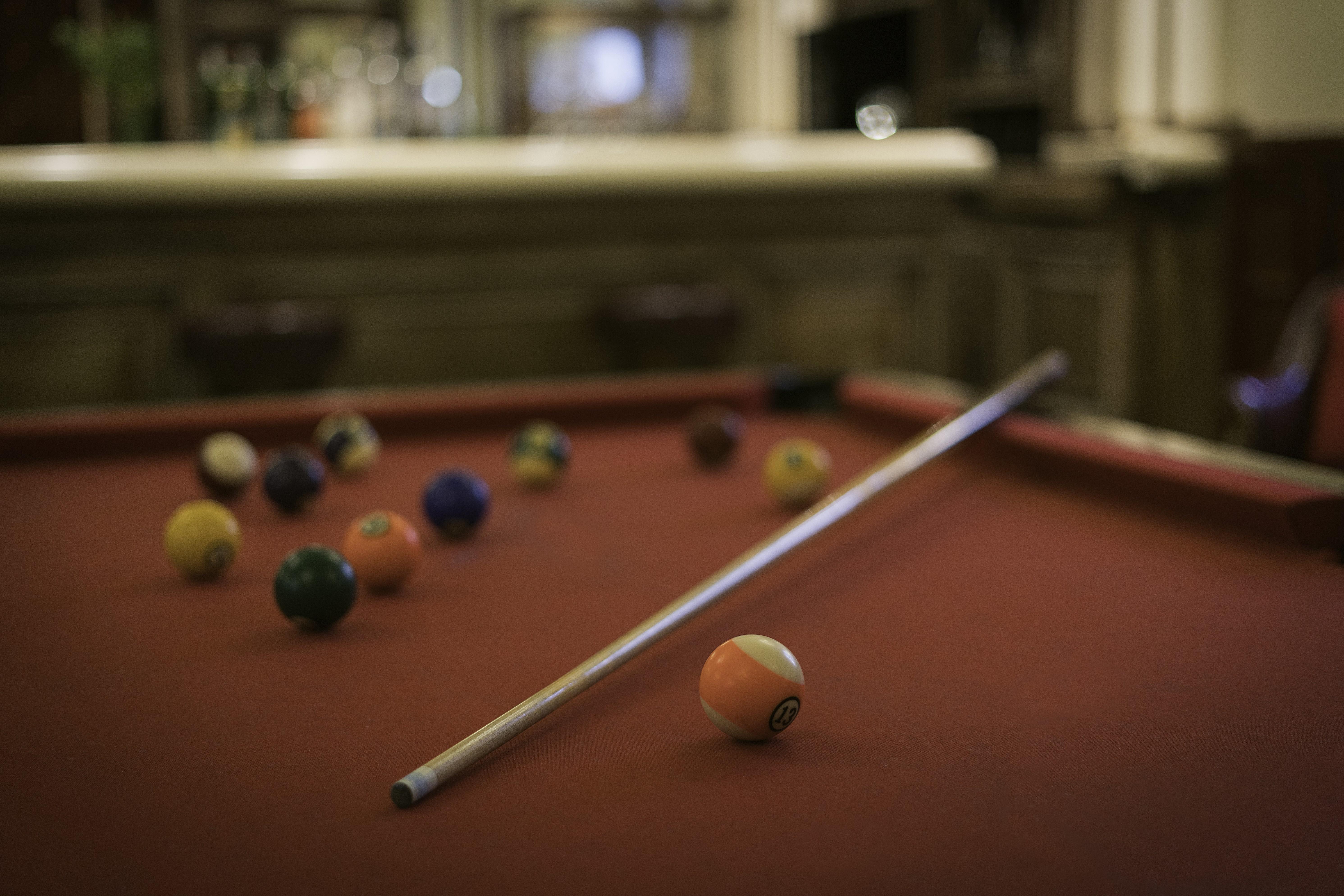 Hotel Lopez De Haro Більбао Екстер'єр фото A pool table