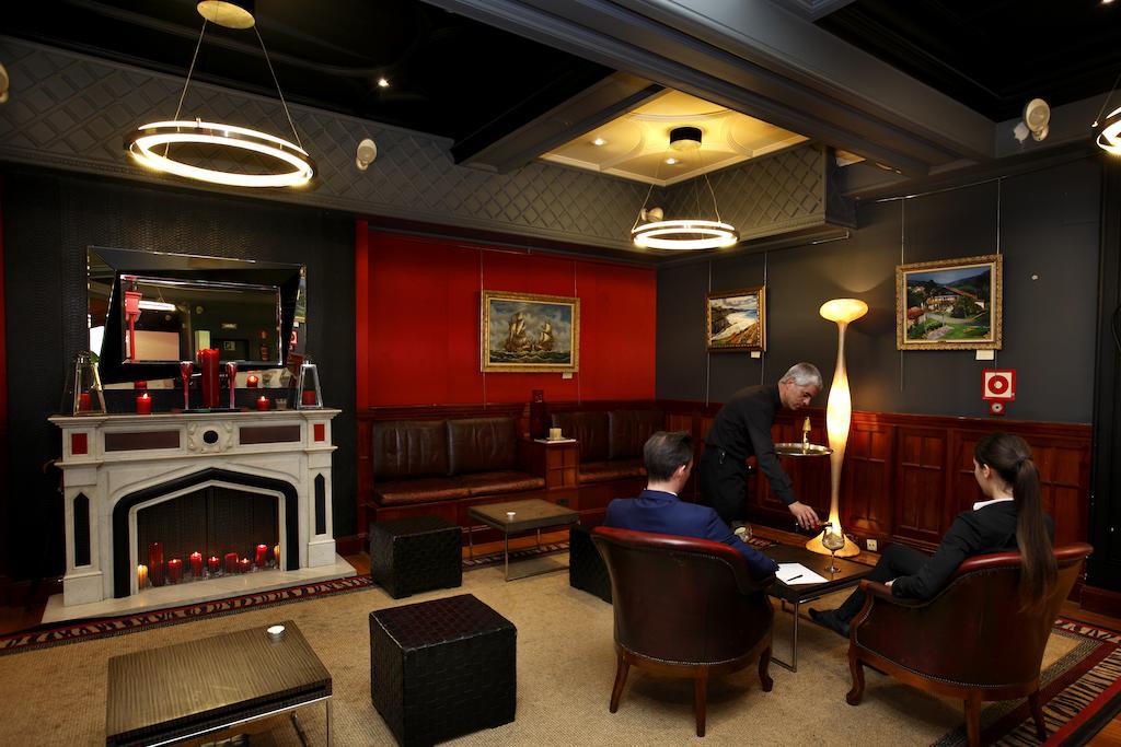 Hotel Lopez De Haro Більбао Екстер'єр фото The interior of the lounge