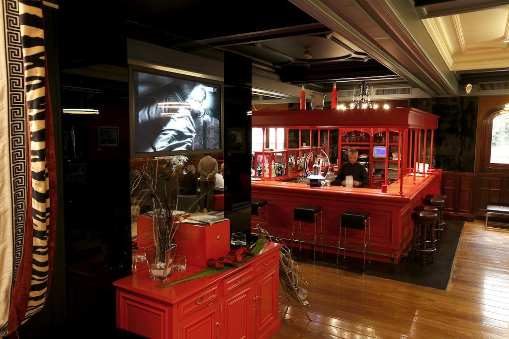 Hotel Lopez De Haro Більбао Екстер'єр фото The bar at the Hong Kong branch of the Mandarin Oriental